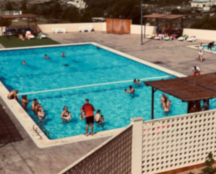 Actividades acuáticas en el piscina municipal